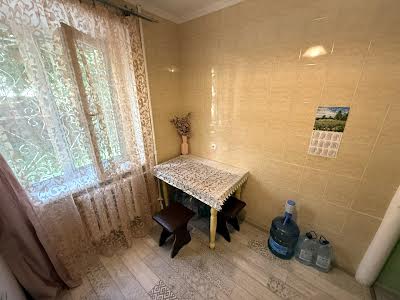 квартира за адресою Євгена Гребінки вул., 27