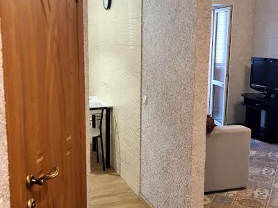 квартира за адресою Салютна вул., 19