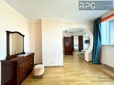 квартира за адресою Старонаводницька вул., 13