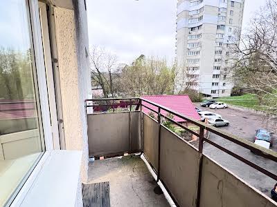 квартира за адресою Верховинна вул., 82