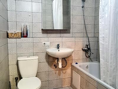 квартира за адресою Софії Русової вул., 7