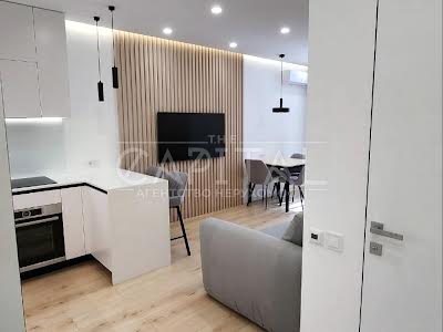 квартира за адресою Зарічна вул., 4к2
