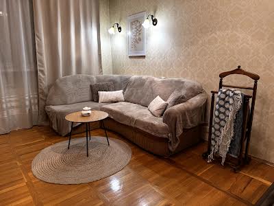 квартира за адресою Стадіонна вул., 13