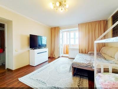 квартира за адресою Дніпровська набережна вул., 13