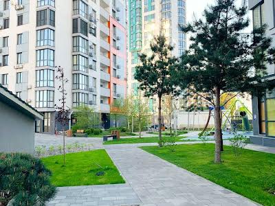 квартира за адресою Кришталева вул., 1