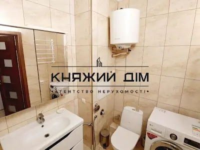 квартира за адресою Авіаконструктора Ігоря Сікорського вул. (Танкова), 1