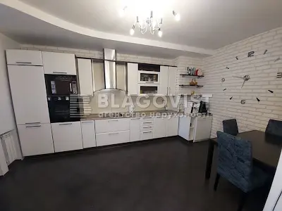 квартира за адресою Раїси Окіпної вул., 10б