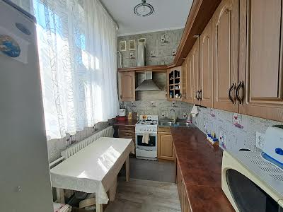 квартира за адресою Довженка вул., 13