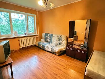 квартира за адресою Космонавтів вул., 44