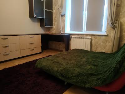 квартира по адресу Героев Днепра ул., 32-А