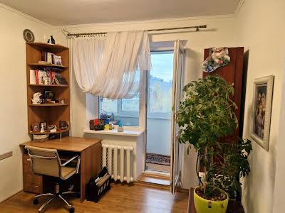 квартира за адресою Осіння вул., 9-А
