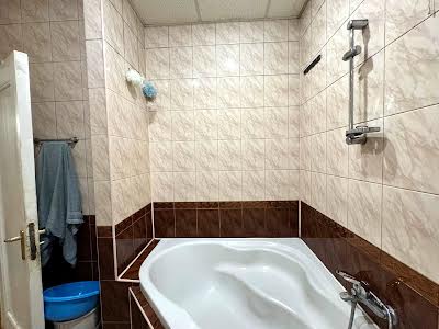 квартира за адресою Академіка Володимира Гнатюка вул. (), 3