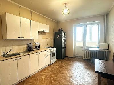 квартира за адресою Анни Ахматової вул., 16-Б
