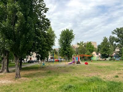 квартира за адресою Ореста Левицького вул. (Академіка Курчатова), 21