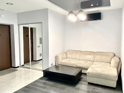 квартира за адресою Патріарха Мстислава Скрипника вул., 40