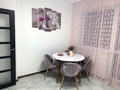квартира за адресою Сім'ї Кульженків вул. (Петра Дегтяренка), 37