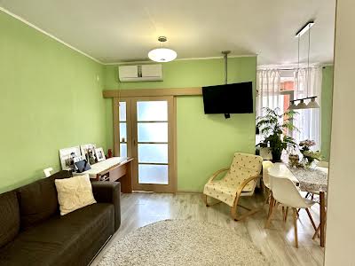 квартира за адресою Регенераторна вул., 4 к10