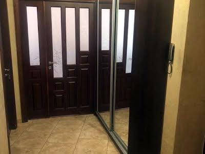 квартира за адресою Коновальця вул., 19
