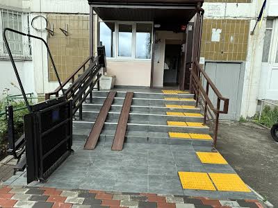 квартира за адресою Анни Ахматової вул., 6