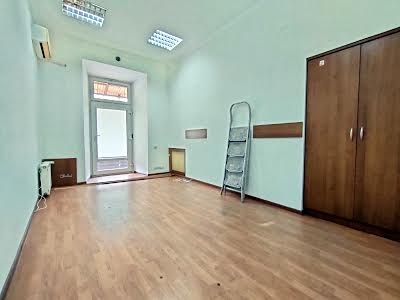 комерційна за адресою Троїцька вул., 7