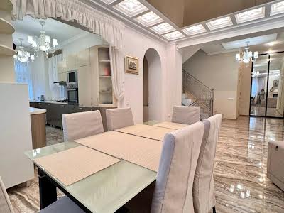 будинок за адресою Горіхова вул., 17