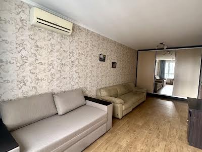квартира за адресою Академіка Глушкова просп., 9В