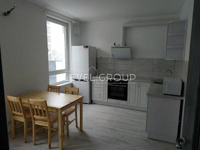 квартира за адресою Салютна вул., 2