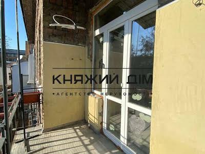 комерційна за адресою Рейтарська вул., 11