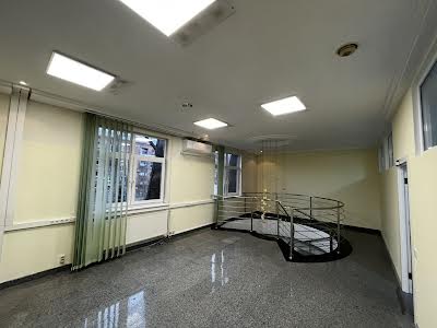 комерційна за адресою Володимира Моссаковського вул. (Клари Цеткін), 1А