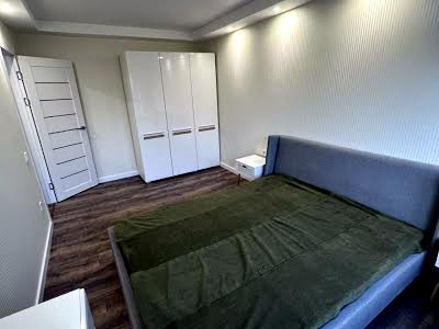 квартира за адресою Космічна вул., 5