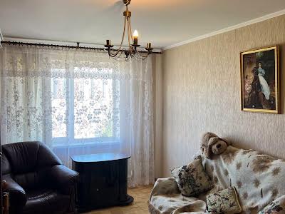 квартира за адресою Романа Шухевича просп. (Генерала Ватутіна), 2