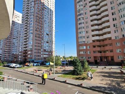 квартира по адресу Соломии Крушельницкой ул., 13