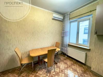 квартира за адресою Воскресенська, 13б