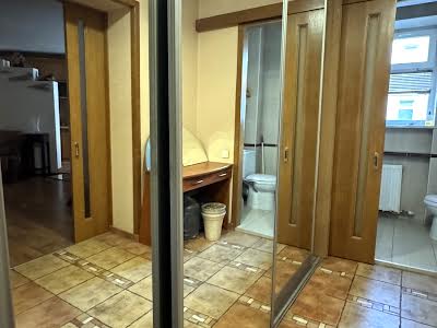 квартира за адресою Посмітного, 22