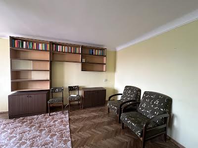 квартира за адресою Стадіонна вул., 13