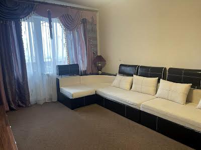 квартира за адресою Ревуцького вул., 13