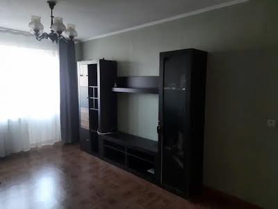 квартира за адресою Червоний камінь, 18