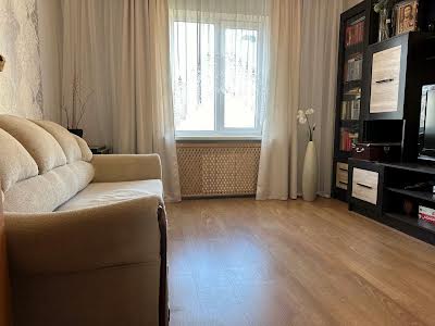 квартира за адресою Срібнокільська вул., 8