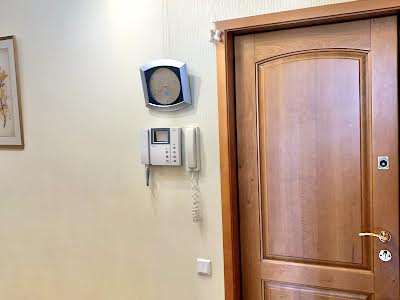 квартира за адресою Героїв полку 
