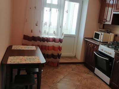 квартира за адресою Володимира Лучаковського вул., 13