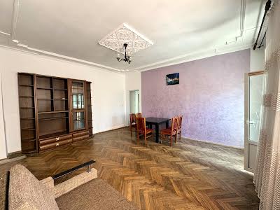 квартира за адресою Підзамче вул., 15