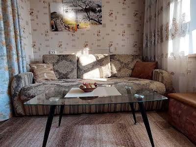квартира по адресу Ревуцкого ул., 19/1