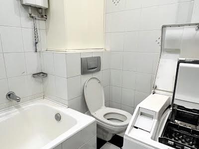 квартира за адресою Композитора Лятошинського вул., 8