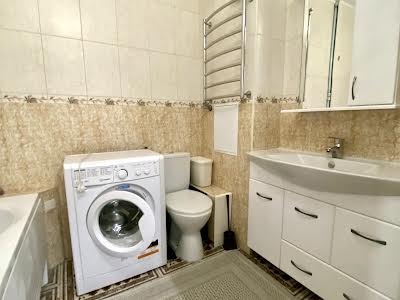 квартира за адресою Регенераторна вул., 4