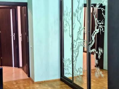 квартира за адресою Коновальця Є., 10А