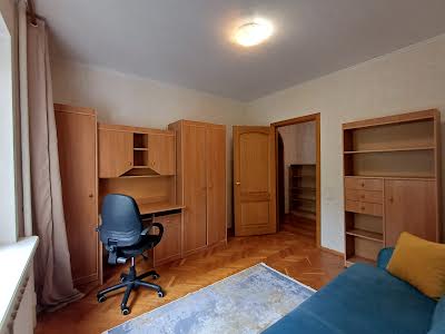 квартира за адресою Ревуцького вул., 7А