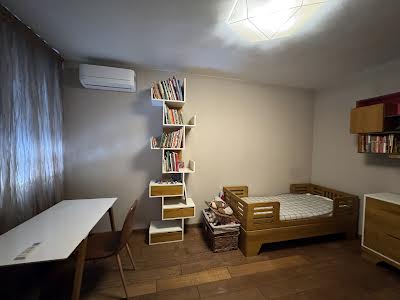 квартира по адресу Межигорская ул., 28
