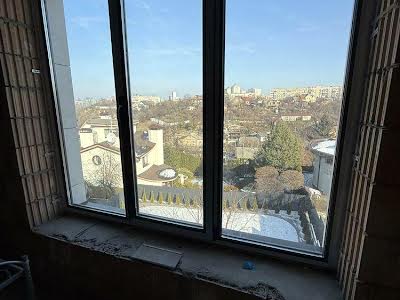 будинок за адресою Листопадна вул.