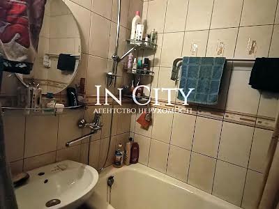квартира за адресою Каштанова вул., 5