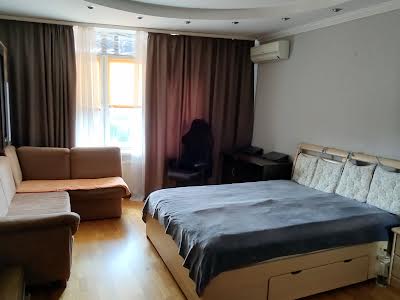 квартира за адресою Машинобудівників вул., 17а